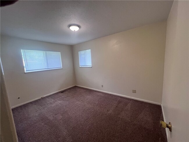 Building Photo - 609 Cedar St