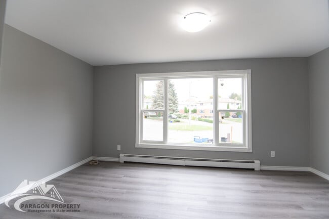 Building Photo - 18 Louella Crescent Unit 1