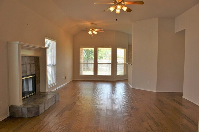 Photo - 1913 Del Simmons Dr