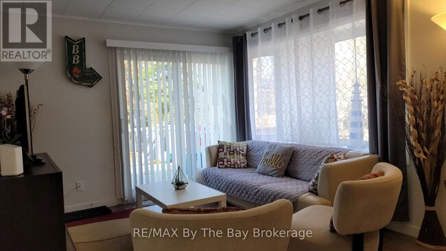 Photo - 18 16th St S