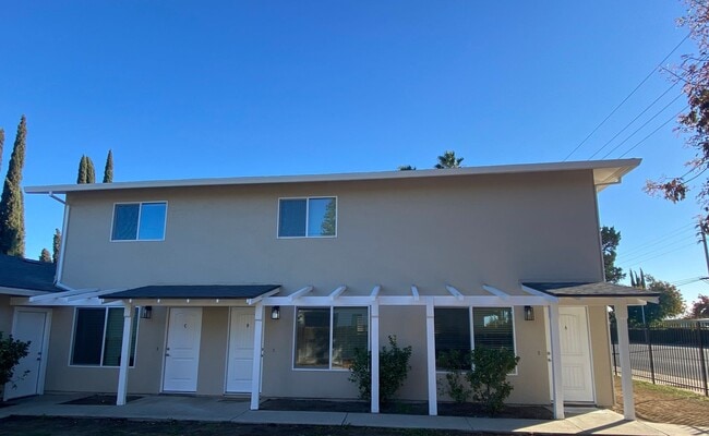 Building Photo - Beautiful appartment, 2/1.5 with AC & Pri... Rental