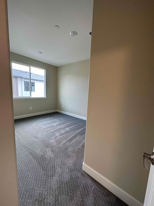 Building Photo - 415 Industrial Pky Unit 1