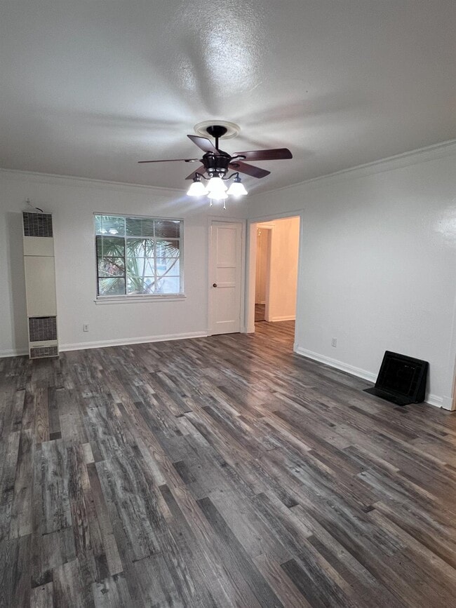 Photo - 1024 N Broadway St