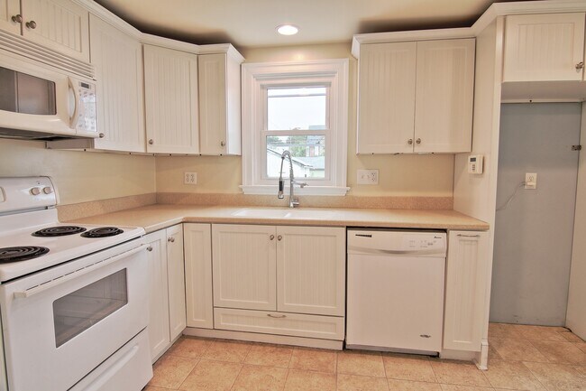 Photo - Beautifully Renovated 3BD/1BA Twin!