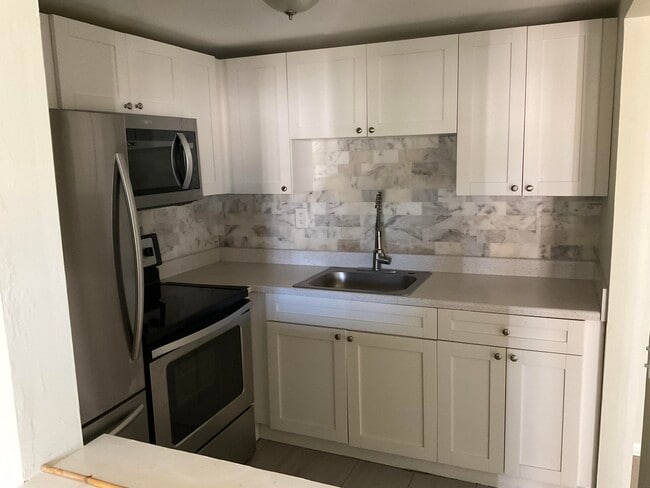 Building Photo - 80 Bedford E Unit D