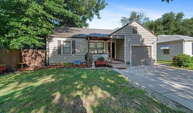 Building Photo - 739 S Terrace Dr