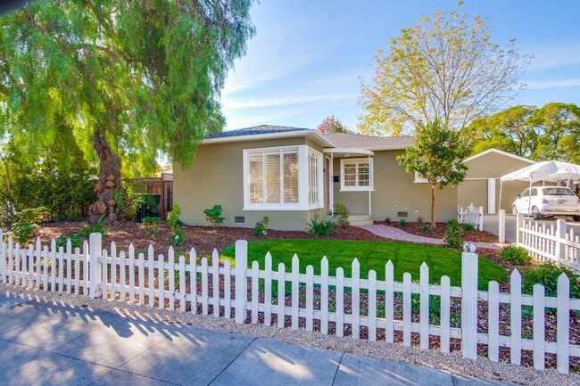 Photo - 2990 Cowper St