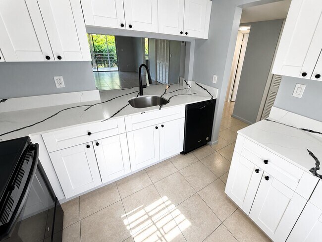Photo - 4321 NW 9th Ave Unit 204