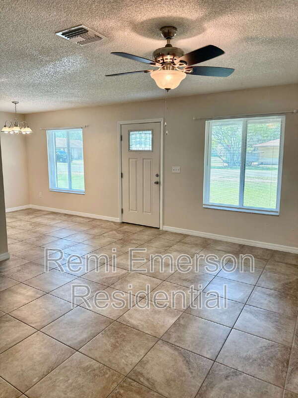 Photo - 162 Landmark St Unit #B