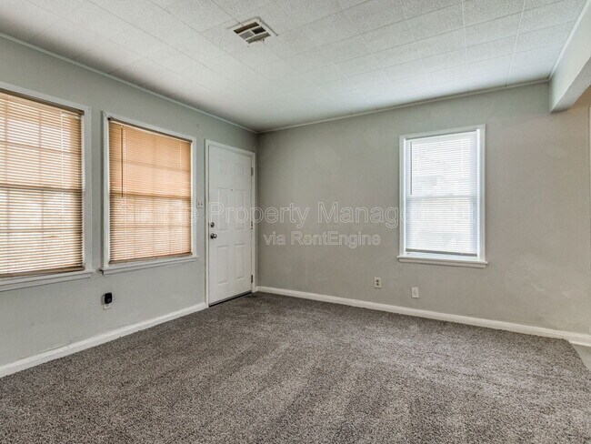 Photo - 402 Babb Dr