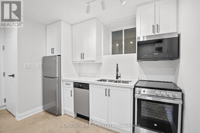 Photo - 2563 Dundas St W