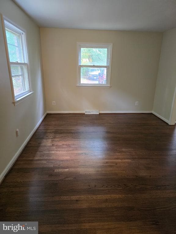 Photo - 439 Ridgemore St