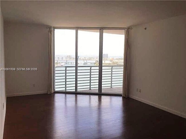 Photo - 335 S Biscayne Blvd Unidad 1810