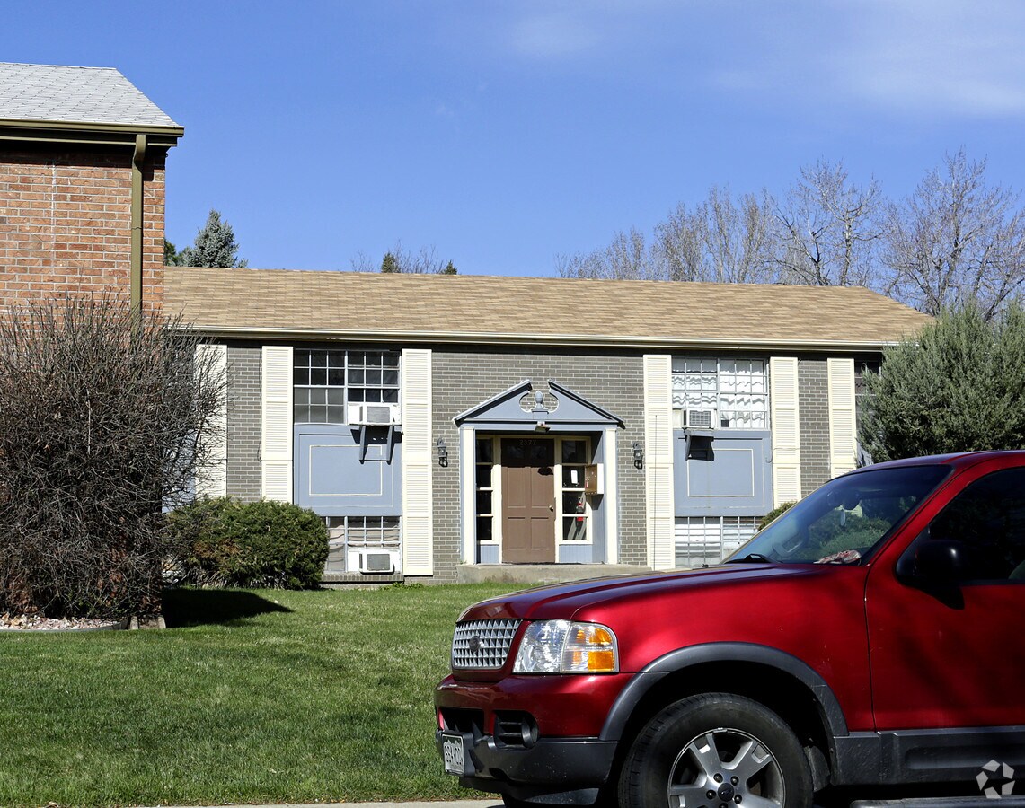 Photo - 2377 S Locust St