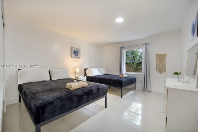 Photo - 20 NE 48th St