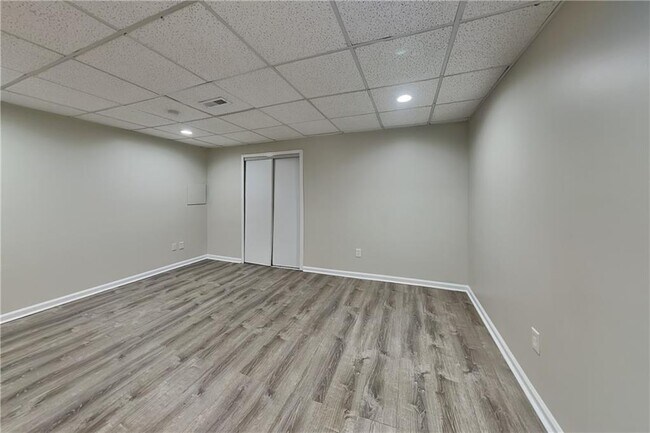 Photo - 255 Valley Brook Dr