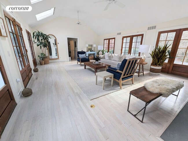 Photo - 7 Briarsweet Ln