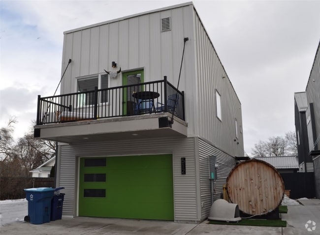 Building Photo - 512 W Bickford St Rental