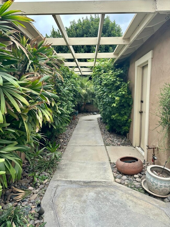 Photo - 114 Giralda Cir