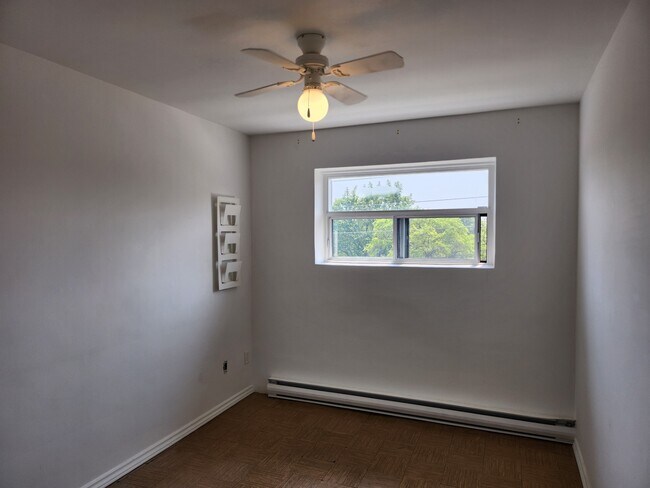 Photo - 440 Woodlawn Rd E