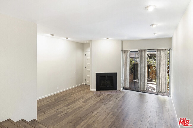 Photo - 2216 S Bentley Ave Unit 10