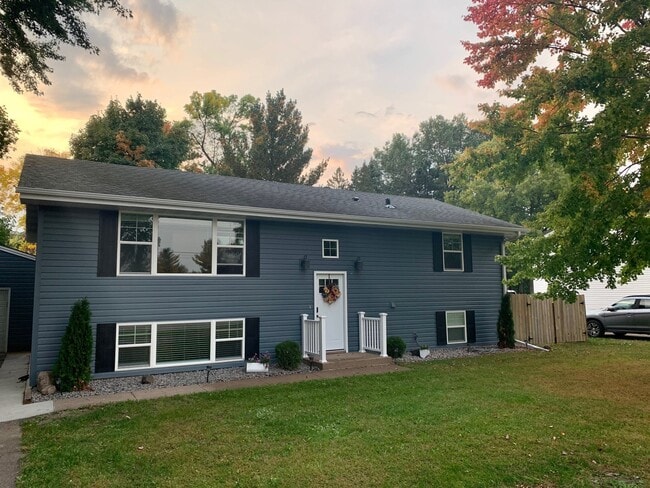 Building Photo - 9036 Lexington Ave N Unit 1