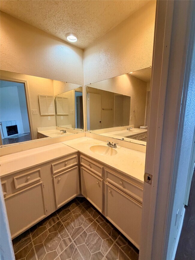 Photo - 7700 Creekbend Dr Unit 1