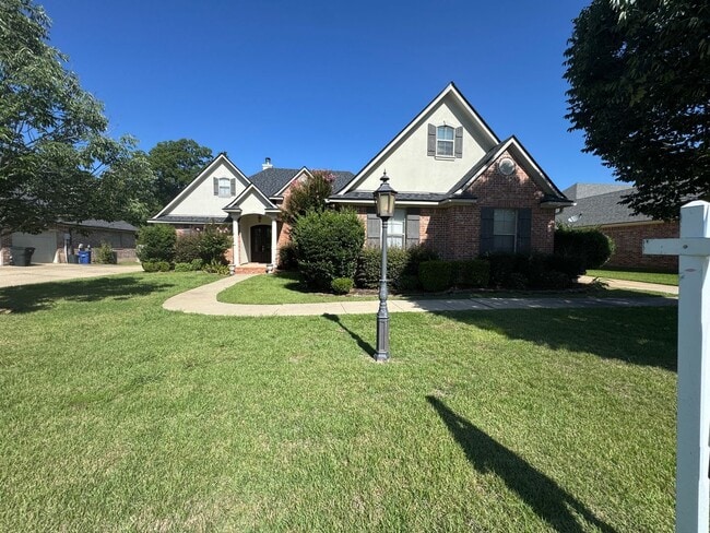 Building Photo - Beautiful 5 Bedroom Bossier City Home in Tiburon Neighborhood