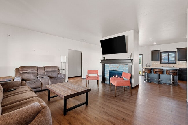 517 Pebblestone Cir