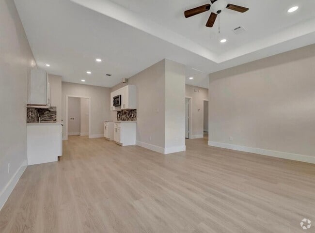 Building Photo - 418 Lake St Unit 102 Rental