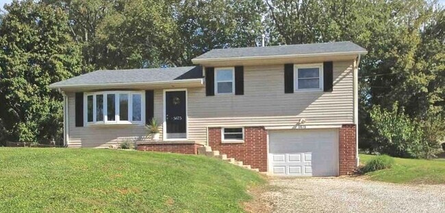 Building Photo - 5675 S Fairfax Rd Rental