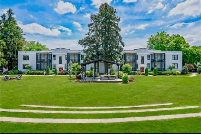 Building Photo - 124 Peachtree Memorial Dr NW Rental