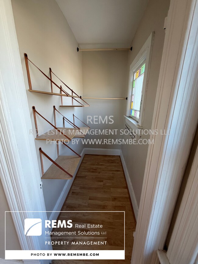 Photo - 947 Williamson St Unit 2 - Upper