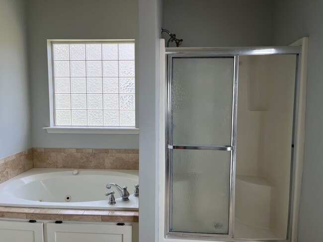 Photo - 213 Hedgerow Dr