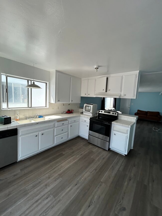 Building Photo - 2418 Pacific Ave Unit C Rental