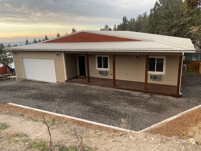 Custom Home in Ochoco West - Water/Sewer I... - Custom Home in Ochoco West - Water/Sewer I...