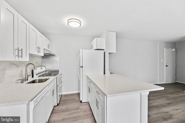 Photo - 4311 Americana Dr Unit 103