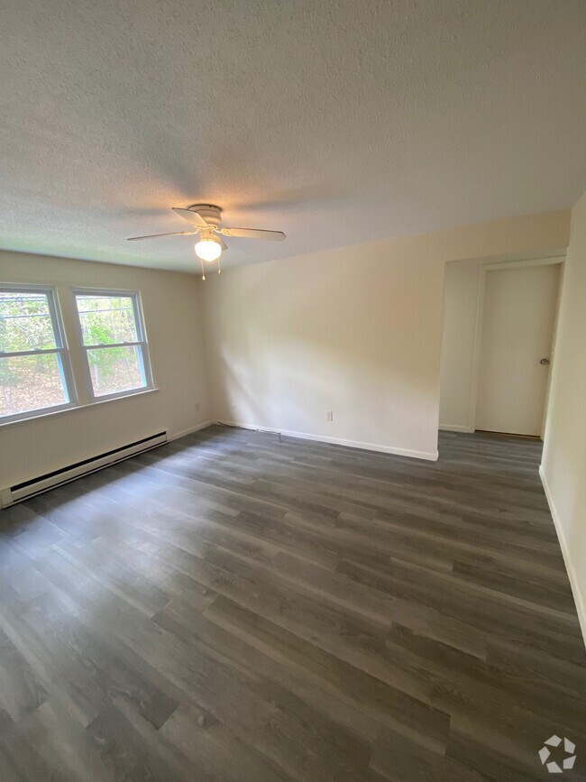 Building Photo - 851 Mammoth Rd Unit 3N Rental