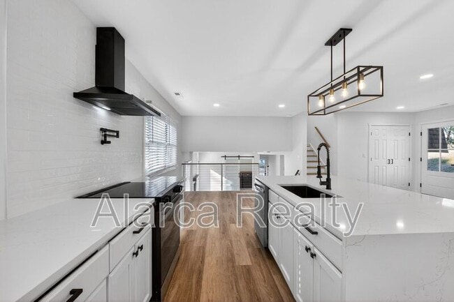 Photo - 301 Dollar Cir