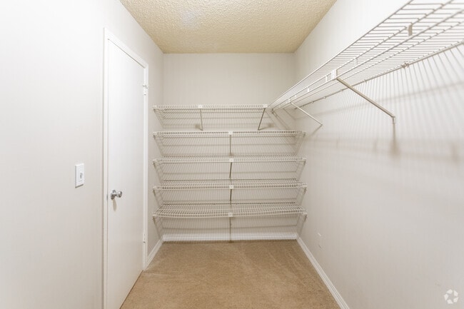 2BR, 2BA - 1055 SF