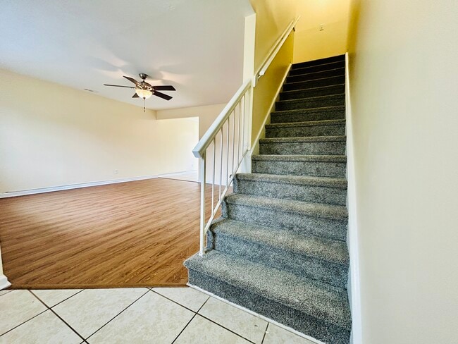 Entrance - 718 Spence Cir