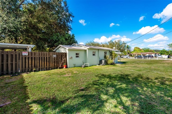 Photo - 5608 Buchanan St