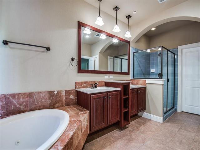 Photo - 932 Brook Forest Ln