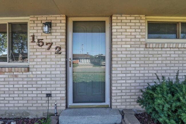 Photo - 1572 Ives Ave