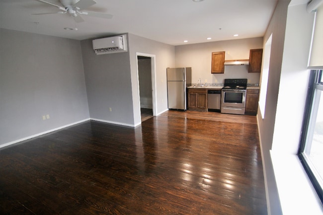 Photo - 1306 E 11th St Unit 2