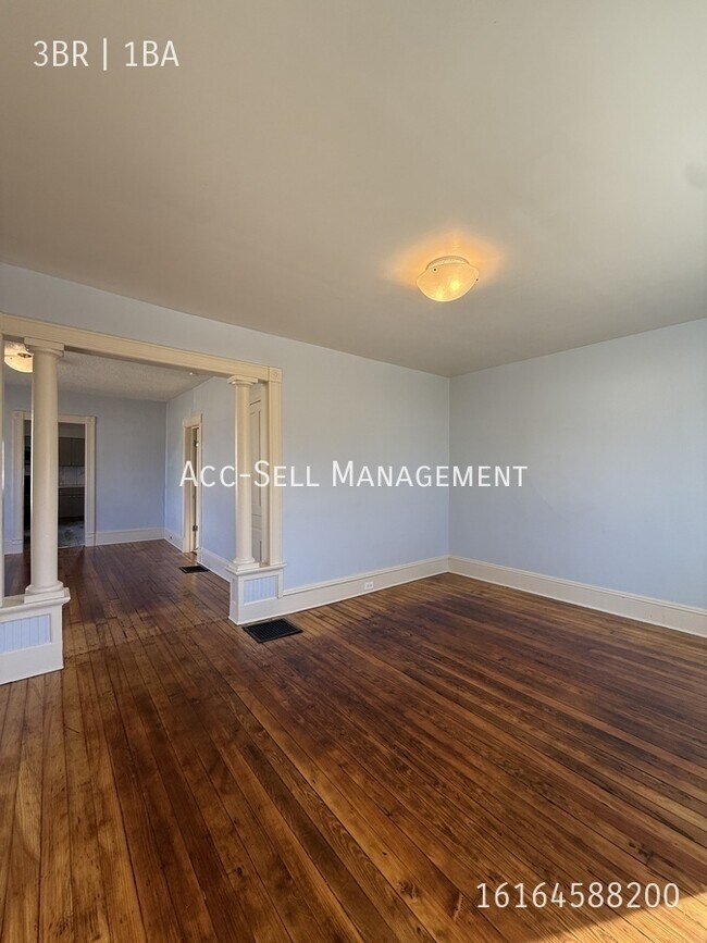 Photo - 564 Fremont Ave NW