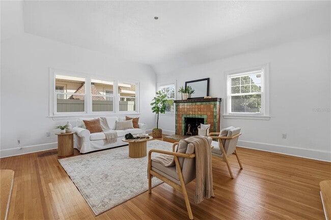 Photo - 918 45th St N