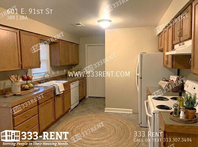 Photo - 601 E 91st St