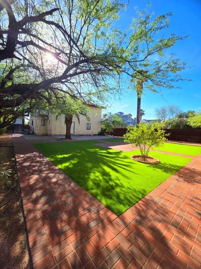 Photo - 833 N 4th Ave