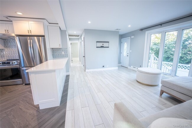 Photo - 275 Longvue Terrace